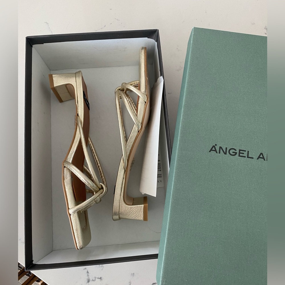 NWT Anthropologie gold kitten heel - size 9 - Picture 3 of 4